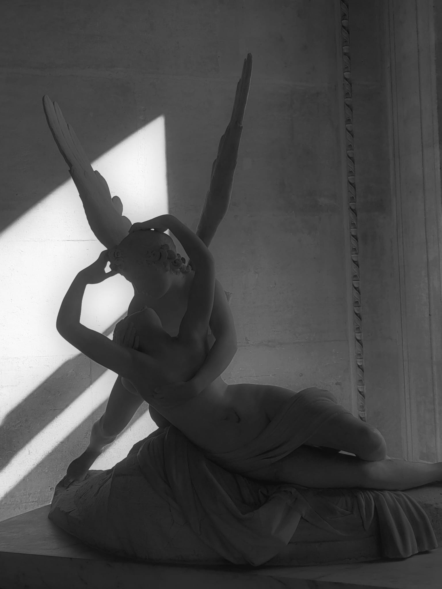 statue Museum Louvre